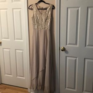 *STUNNING CREAM COLORED GOWN*